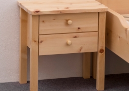 Zirbenbett-Nachttisch, Nachtkästchen NK 01.0 aus massivem Zirbenholz, Holzknauf aus Buche, 2 Schubladen aus Buchenholz mit laufleichter Leistenführung - Original Steiner Zirbenbett