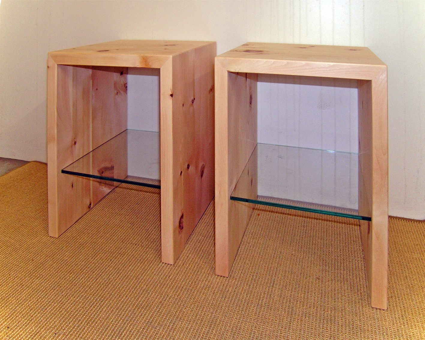 Zirbenholz-Nachttisch in Plattenbauweise, Schublade mit mit Glasboden für Steiner Zirbenbett