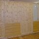 Zirbenholz-Kleiderschrank 06.4, dreieinhalb-teilig, 7 Türen, 2 davon mit Glaseinsatz, 8 Schubladen, Fronten aus Kirschbaum und Metallgriffen, passend zu Original Steiner Zirbenbetten
